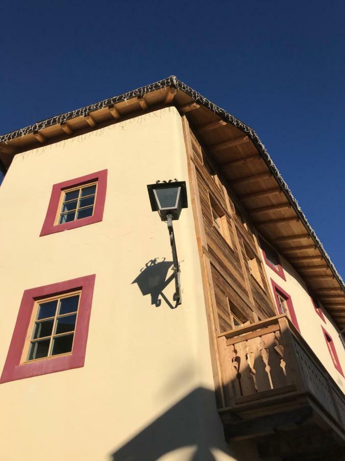 לינה וארוחת בוקר וארנה Grizzly Haus & Frosch Restaurant - Teritoria מראה חיצוני תמונה