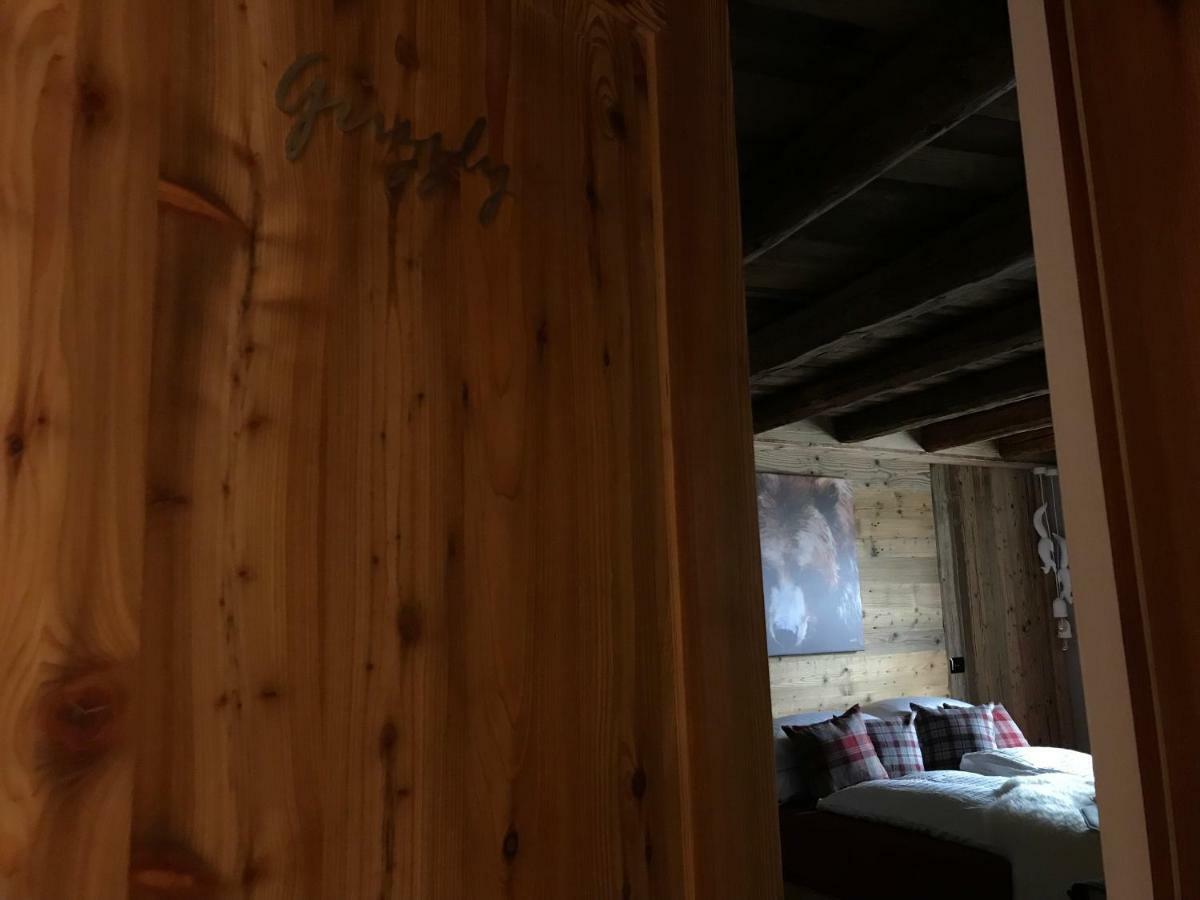 לינה וארוחת בוקר וארנה Grizzly Haus & Frosch Restaurant - Teritoria מראה חיצוני תמונה